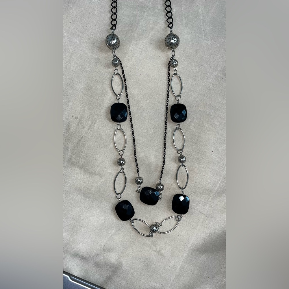 Womens beaded chain-link necklace